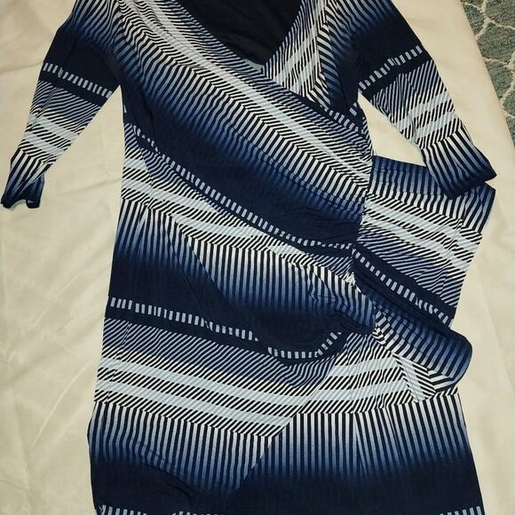 New York and Co, XL stretch, 3/4" sleve - Picture 3 of 4